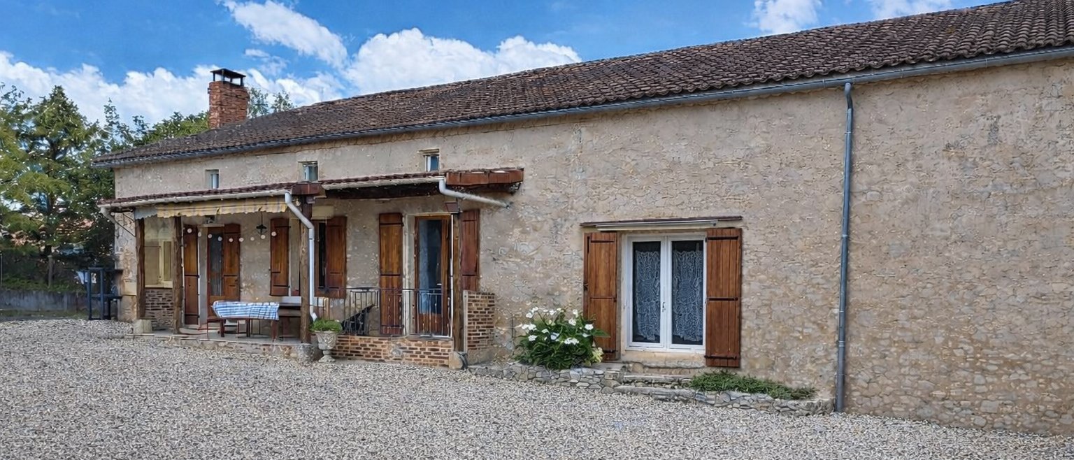 Façade en pierre du Gîte de Monette en Périgord