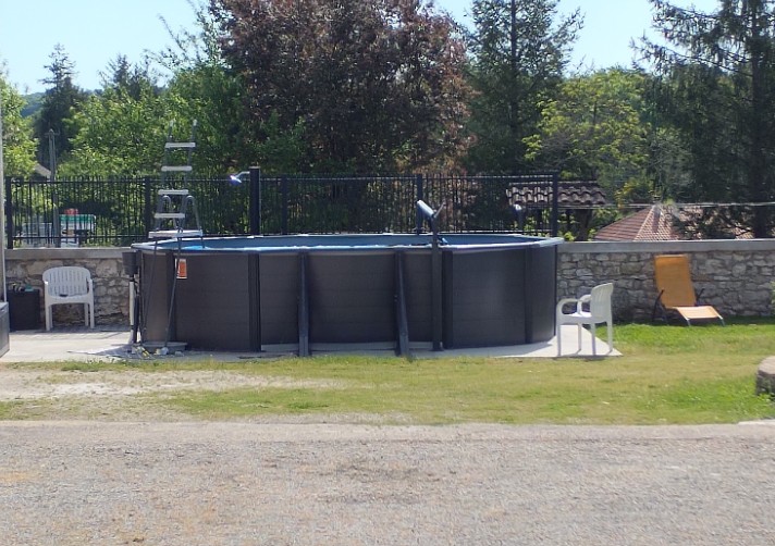 Jardin et piscine du Gîte de Monette